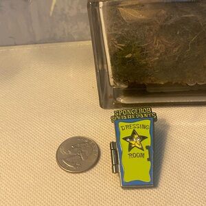 Universal Studios SpongeBob SquarePants Dressing Room Pin